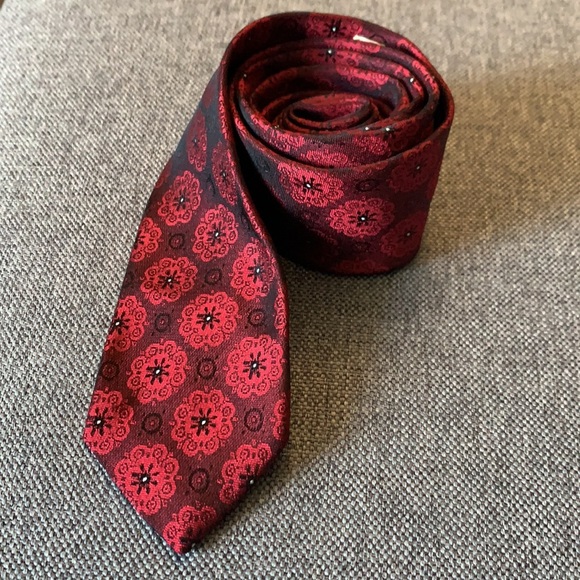 Vintage Christian Dior 💯% Silk Maroon Neck tie - Picture 2 of 5